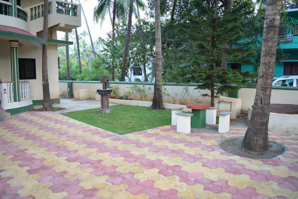 Vailankanni Guesthouse Morjim Exterior photo