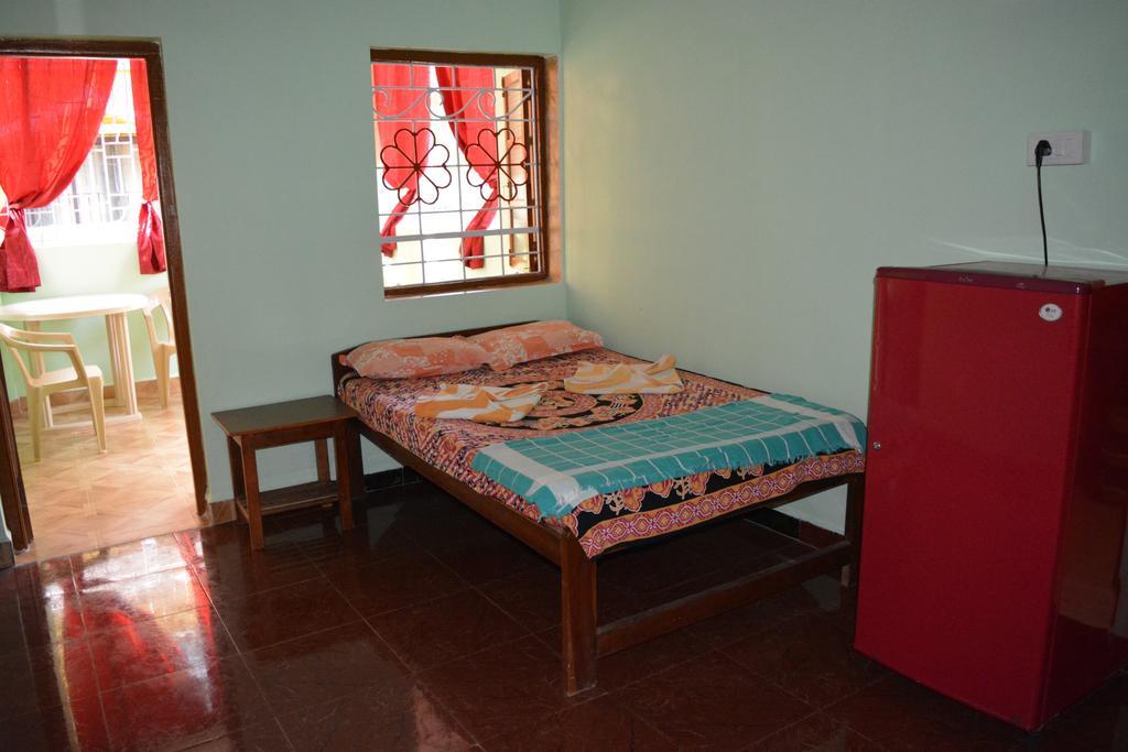 Vailankanni Guesthouse Morjim Room photo